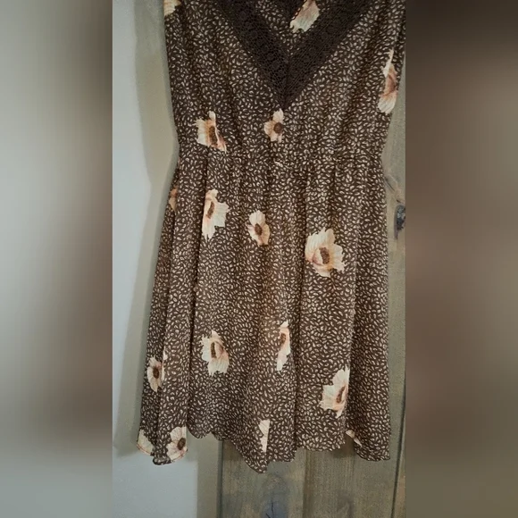 H&M Chiffon Romper brown and pink floral. Size 4 - Picture 6 of 11